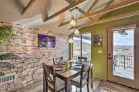 Wine Country Retreat in Cornville: Hot Tub & View