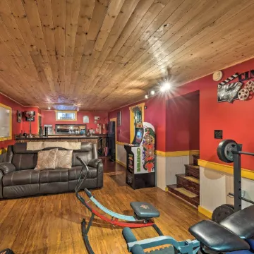 Stylish Suburban Getaway, 10 Miles to Royal Mtn!