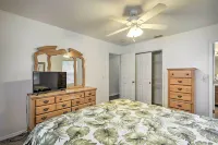 Home w/ Yard: 1 Mi to Indian Rocks Beach & Golf - Parking