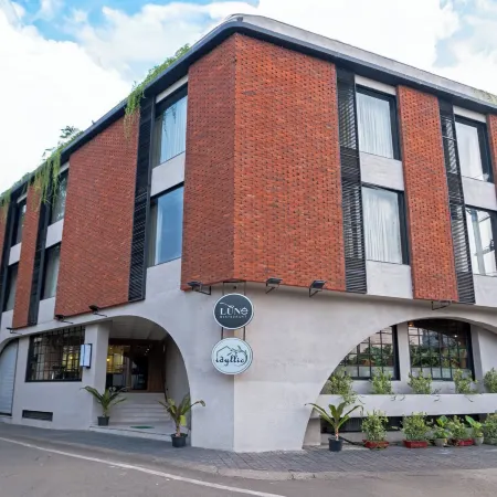 Hotel Idyllic Inn