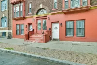Walk to Downtown Albany Ten Broeck Triangle Apt!