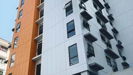 Clovers Residence @Solo Urbana Near Uns Отели в г. Jebres