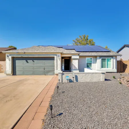 Lovely Gilbert Home w/ Heated Pool: 3 Mi to Dtwn!