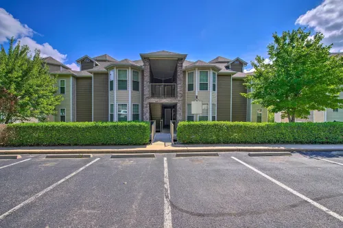 Bright Ozarks Condo w/ Balcony & Lake Views! - 3-Star