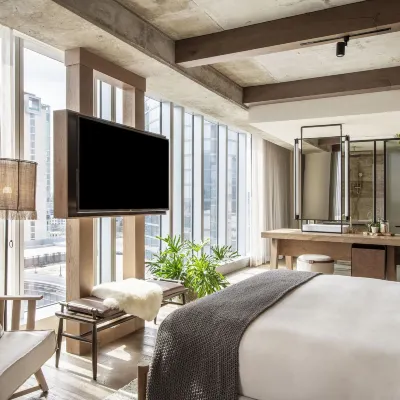 1 Hotel Nashville Hotels near بريجستون أرينا