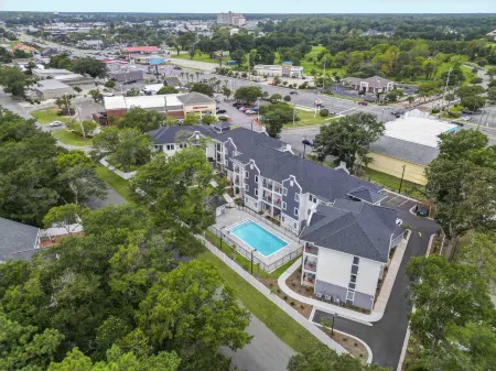 Ocean Escape Condos North Отели в г. Север Миртл Бич