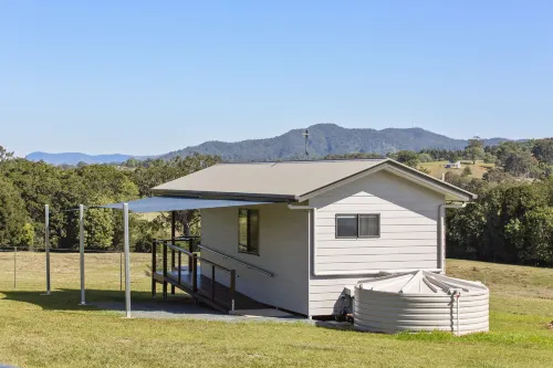 Valley Cabins by the Creek