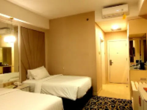 Grand Royal Denai Hotel ブキティンギのホテル