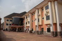 Abada Luxury Hotel and Suites Hotels near Nnewi Museum