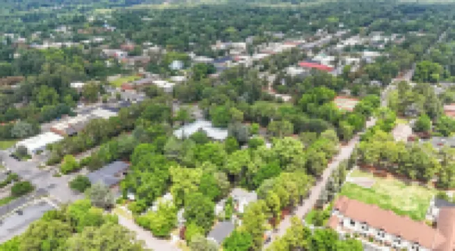 Charming Downtown Corner Cottage - 1 Block Walk to Food & Fun - Dog Friendly