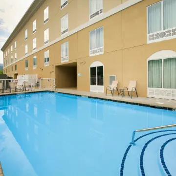 Holiday Inn Express & Suites CARYVILLE by IHG
