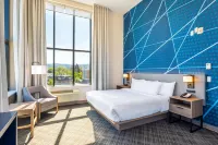 Comfort Suites Hotels near The Vibrant Vine Winery
