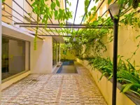 The Neighbourhood Hotels near Subhash Park
