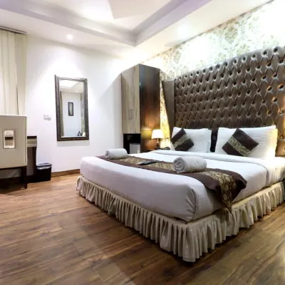Hotel Waterfall Hotels near Pashim Vihar