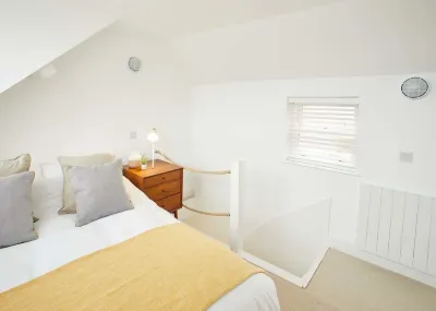 Host & Stay - Harbour Cottage