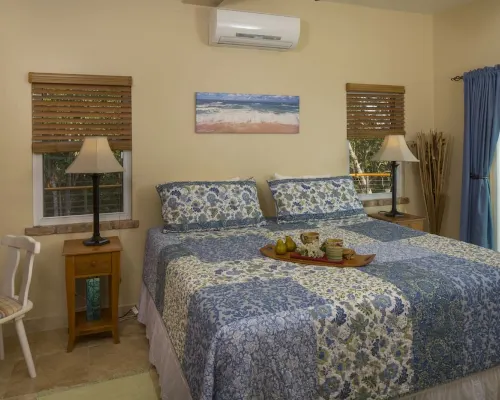 COUPLES RETREAT, HUGE OCEAN VIEWS, FREE KAYAKS & PADDLE BOARDS Hotels in Coral Bay