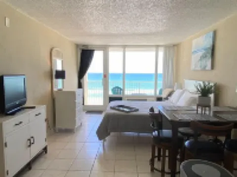 Cute Studio!  Remodeled!  Direct Ocean Front! Pirates Cove 6th Floor