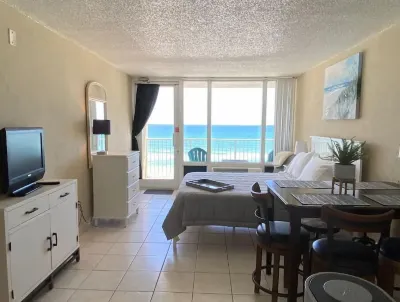 Cute Studio!  Remodeled!  Direct Ocean Front! Pirates Cove 6th Floor