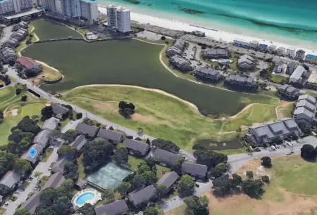 Close to beach & Steps to pool = AMAZING VACATION!