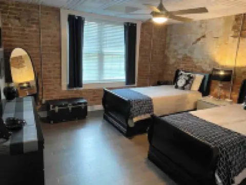 Downtown West Jefferson 3 bedroom apartment walking distance to everything.