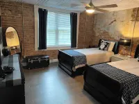 Downtown West Jefferson 3 bedroom apartment walking distance to everything.