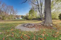 5 Mi to St Joseph River: Apartment w/ Fire Pit! - Wifi