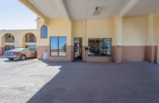 Royal Holiday Motel by Belvilla Gallup I-40