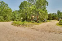 Secluded Oakland Cabin w/ Private Yard! - WiFi