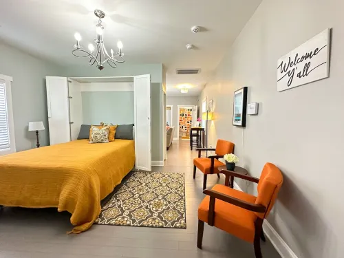 Steps Away Downtown Douthit Greenville Getaway!
