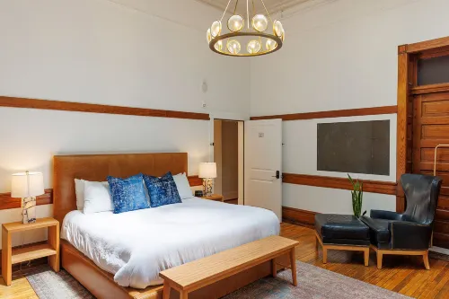 Fire Station One Boutique Hotel Hotel di Cave Spring