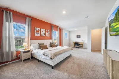 Modern Western 5BR Retreat! Lackland BMT SeaWorld Riverwalk Alamo Hotel dekat Stapleton Park