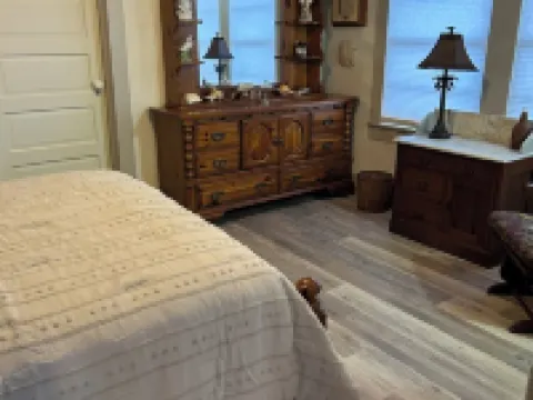 Charming 3-bedroom house with AC, WiFi in serene Houma Hotels in Houma