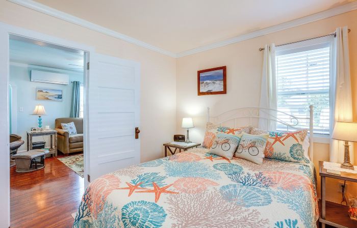 Walk to Gold Beach: Charming Cottage w/ Yard!