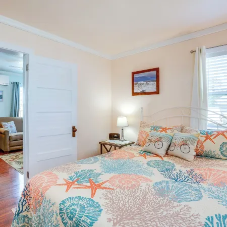 Walk to Gold Beach: Charming Cottage w/ Yard!