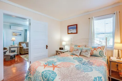 Walk to Gold Beach: Charming Cottage w/ Yard! - Wifi