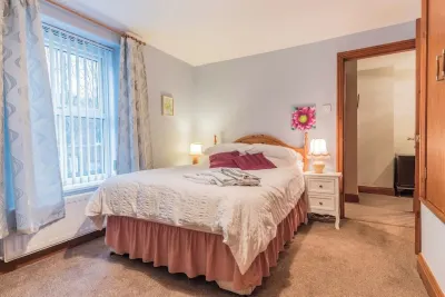 Stanwix Cottage. Walking distance of park and town Hotels in 