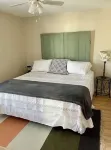 Cozy Beach Cottage DM for winter prices king beds