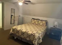 Cozy 3-bedroom residential home Hotels in Waverly