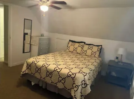 Cozy 3-bedroom residential home Отели в г. Уэверли