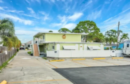 Cozy 1-bedroom apartment in Melbourne on the Indian River. Newly Renovated