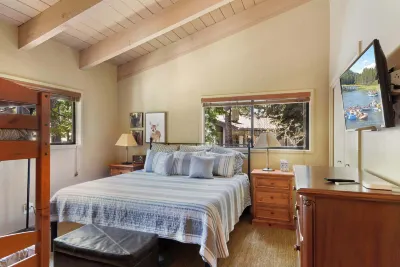 Waters Edge Oasis Shared Pool & Pier Access