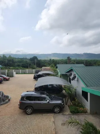 Tetra Jungle Lodge Отели в г. Larteh