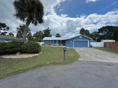 Fantastic Waterfront Home Great for Relaxing, Scalloping, Fishing & Kayaking!!! Hotels near Withlacoochee Bay Trail. 10201 N Suncoast Blvd Crystal