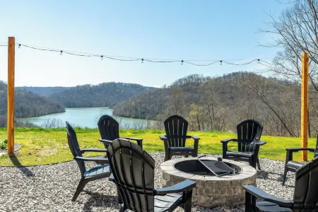 Lake Views • Modern Center Hill Home w/ Lake Trail