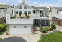 Lake Breeze Apartment, EV Charging & Free Parking Hotels in Ajax