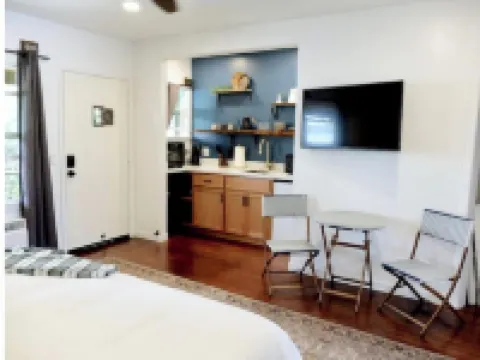 #11 Vintage Downtown Apt - Historic Mainstreet