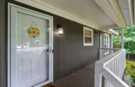 Modern Private Ranch•Very Fast WiFi•Vast Fenced Yard+Deck+Fire Pit!