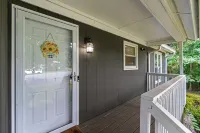 Modern Private Ranch•Very Fast WiFi•Vast Fenced Yard+Deck+Fire Pit!