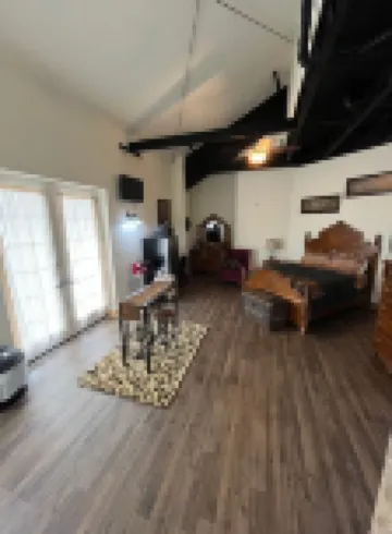 Country, Cows & Fishing Lake Studio- 2nd floor