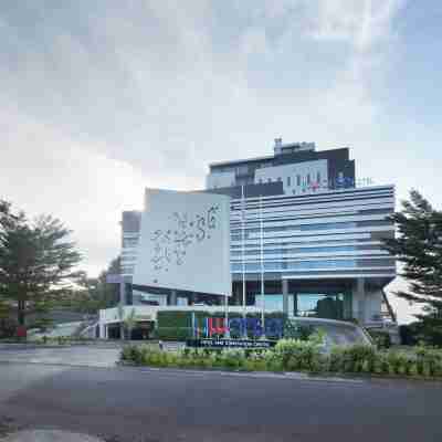 Luwansa Hotel and Convention Center Manado Hotel Exterior